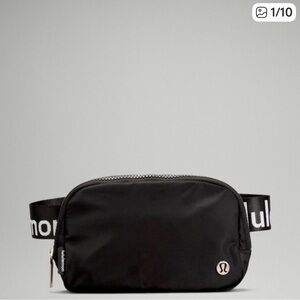 NWT lululemon Everywhere Belt Bag Black Logo